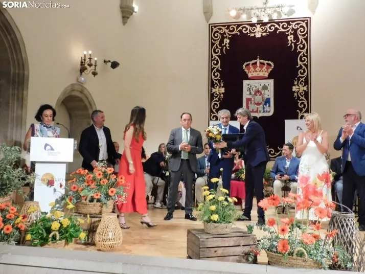 Galer&iacute;a | Los jurados y juradas reciben un sentido homenaje antes del comienzo de las fiestas de San Ju