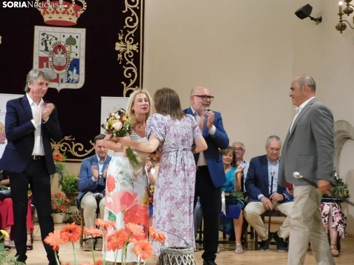 Galer&iacute;a | Los jurados y juradas reciben un sentido homenaje antes del comienzo de las fiestas de San Ju