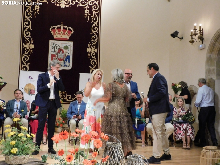 Galer&iacute;a | Los jurados y juradas reciben un sentido homenaje antes del comienzo de las fiestas de San Ju