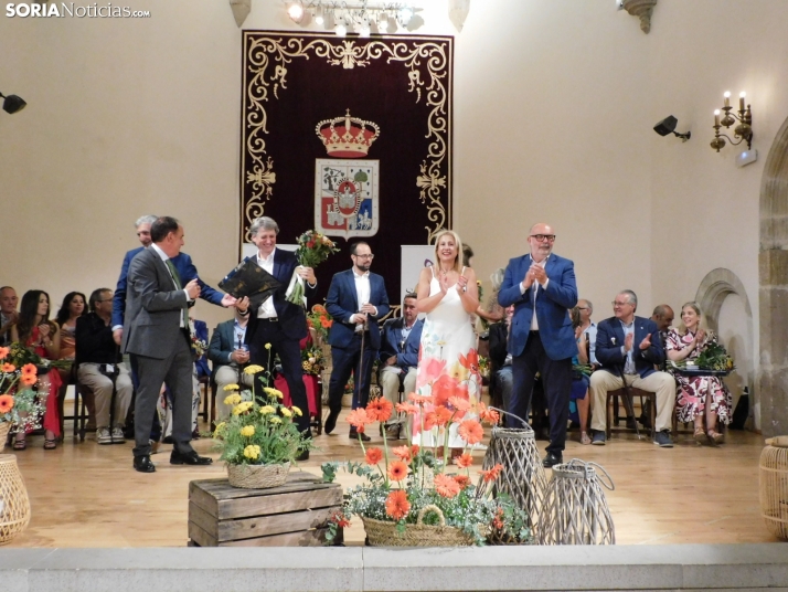Galer&iacute;a | Los jurados y juradas reciben un sentido homenaje antes del comienzo de las fiestas de San Ju