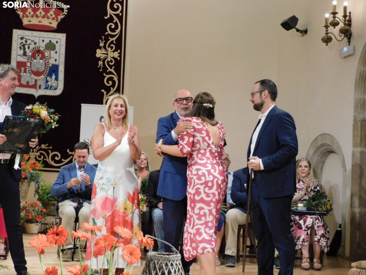 Galer&iacute;a | Los jurados y juradas reciben un sentido homenaje antes del comienzo de las fiestas de San Ju