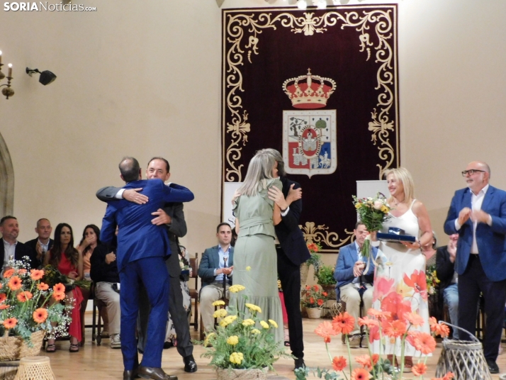 Galer&iacute;a | Los jurados y juradas reciben un sentido homenaje antes del comienzo de las fiestas de San Ju