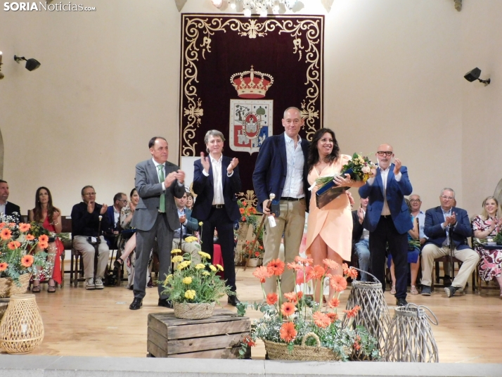 Galer&iacute;a | Los jurados y juradas reciben un sentido homenaje antes del comienzo de las fiestas de San Ju