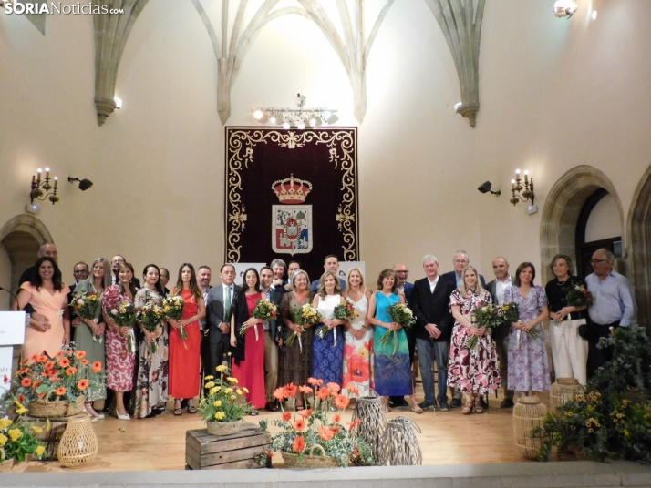 Galer&iacute;a | Los jurados y juradas reciben un sentido homenaje antes del comienzo de las fiestas de San Ju