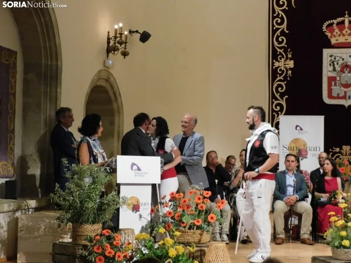 Galer&iacute;a | Los jurados y juradas reciben un sentido homenaje antes del comienzo de las fiestas de San Ju