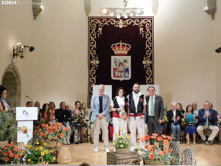 Galer&iacute;a | Los jurados y juradas reciben un sentido homenaje antes del comienzo de las fiestas de San Ju