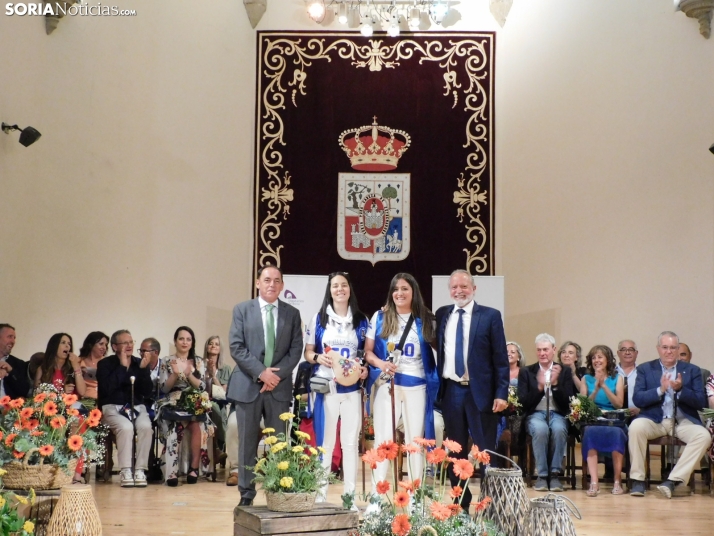Galer&iacute;a | Los jurados y juradas reciben un sentido homenaje antes del comienzo de las fiestas de San Ju