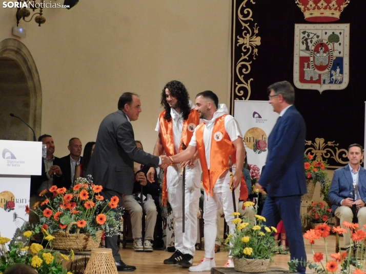 Galer&iacute;a | Los jurados y juradas reciben un sentido homenaje antes del comienzo de las fiestas de San Ju