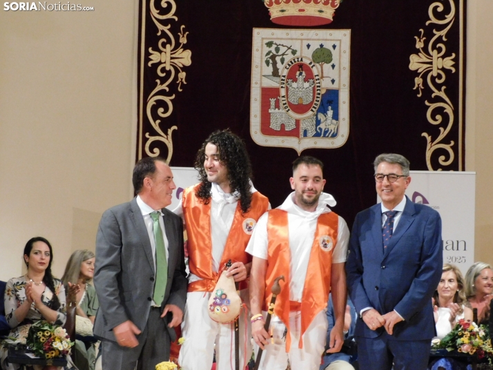 Galer&iacute;a | Los jurados y juradas reciben un sentido homenaje antes del comienzo de las fiestas de San Ju