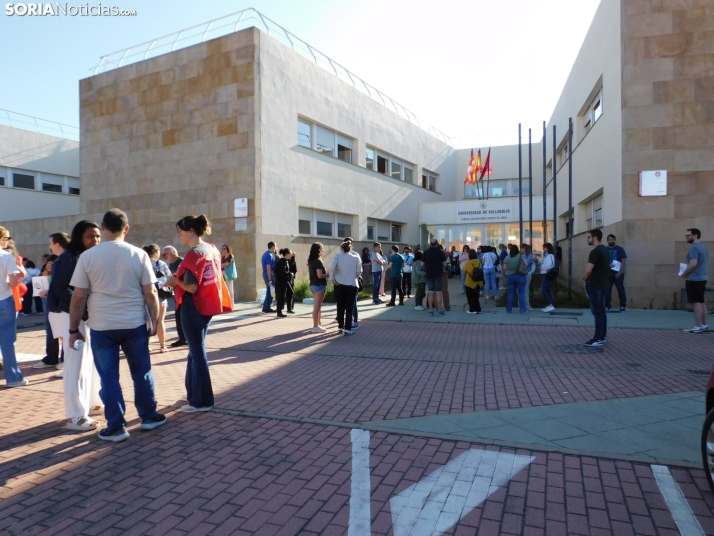 Cientos de aspirantes se examinan en Soria para optar a una plaza de Auxiliar Administrativo de la Junta de Ca