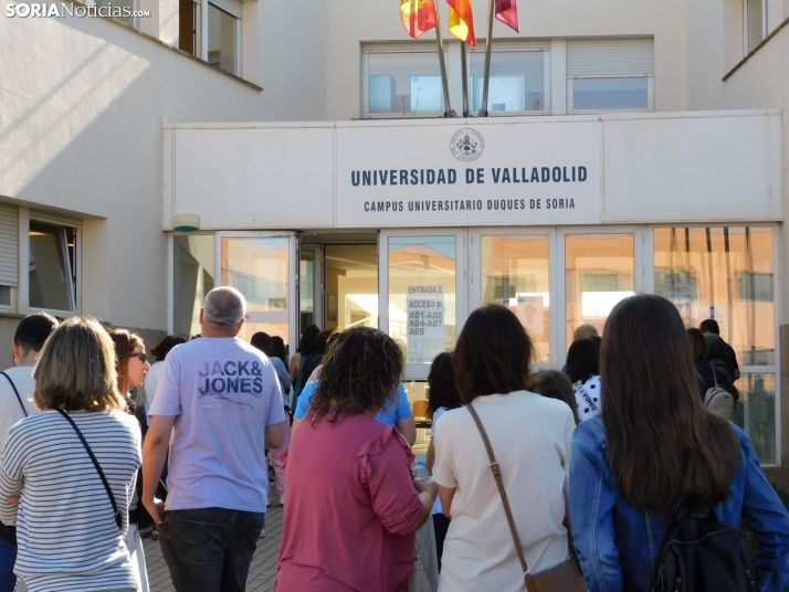 Cientos de aspirantes se examinan en Soria para optar a una plaza de Auxiliar Administrativo de la Junta de Ca