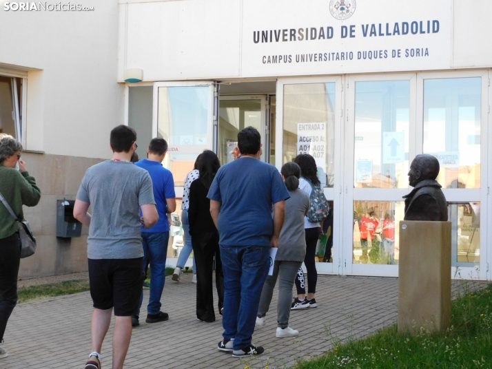 Cientos de aspirantes se examinan en Soria para optar a una plaza de Auxiliar Administrativo de la Junta de Ca