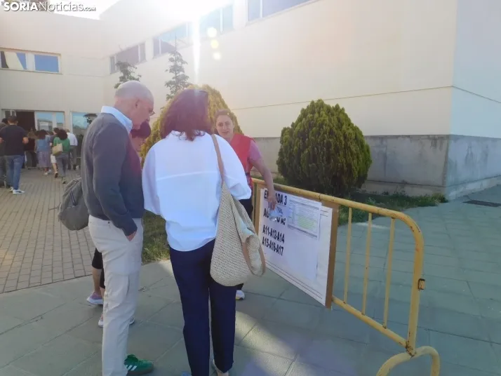 Cientos de aspirantes se examinan en Soria para optar a una plaza de Auxiliar Administrativo de la Junta de Ca