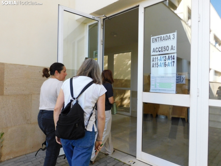 Cientos de aspirantes se examinan en Soria para optar a una plaza de Auxiliar Administrativo de la Junta de Ca