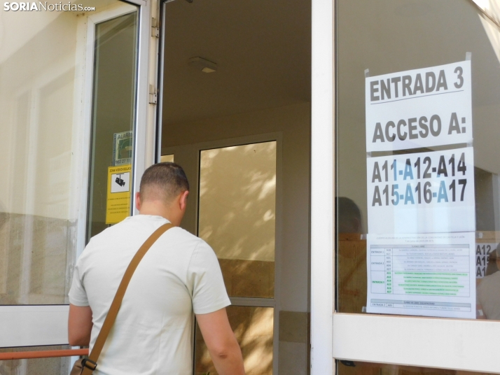 Cientos de aspirantes se examinan en Soria para optar a una plaza de Auxiliar Administrativo de la Junta de Ca
