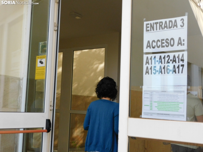 Cientos de aspirantes se examinan en Soria para optar a una plaza de Auxiliar Administrativo de la Junta de Ca