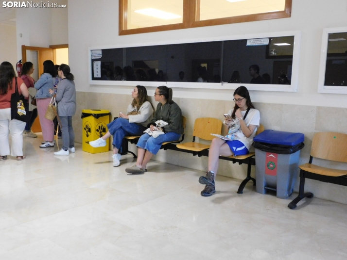 Cientos de aspirantes se examinan en Soria para optar a una plaza de Auxiliar Administrativo de la Junta de Ca