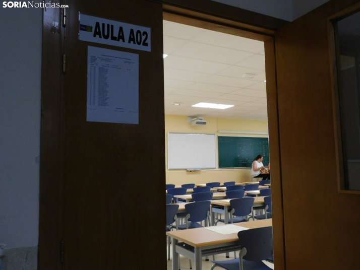 Cientos de aspirantes se examinan en Soria para optar a una plaza de Auxiliar Administrativo de la Junta de Ca