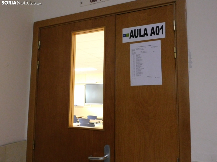 Cientos de aspirantes se examinan en Soria para optar a una plaza de Auxiliar Administrativo de la Junta de Ca