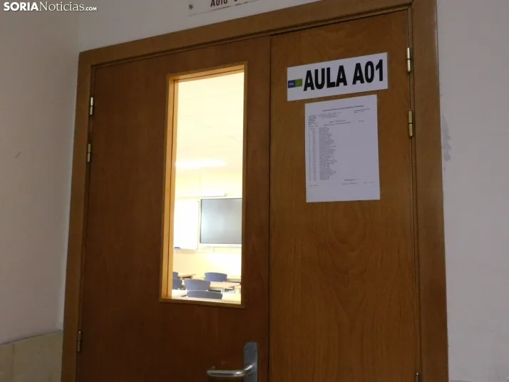 Cientos de aspirantes se examinan en Soria para optar a una plaza de Auxiliar Administrativo de la Junta de Ca