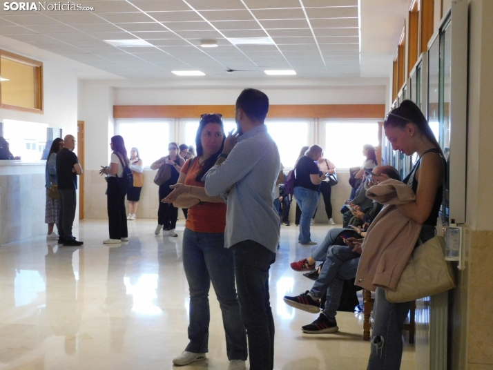 Cientos de aspirantes se examinan en Soria para optar a una plaza de Auxiliar Administrativo de la Junta de Ca