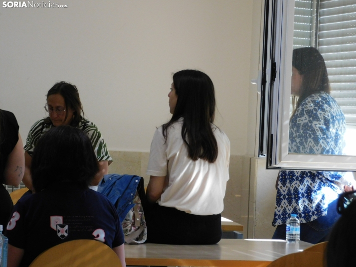 Cientos de aspirantes se examinan en Soria para optar a una plaza de Auxiliar Administrativo de la Junta de Ca