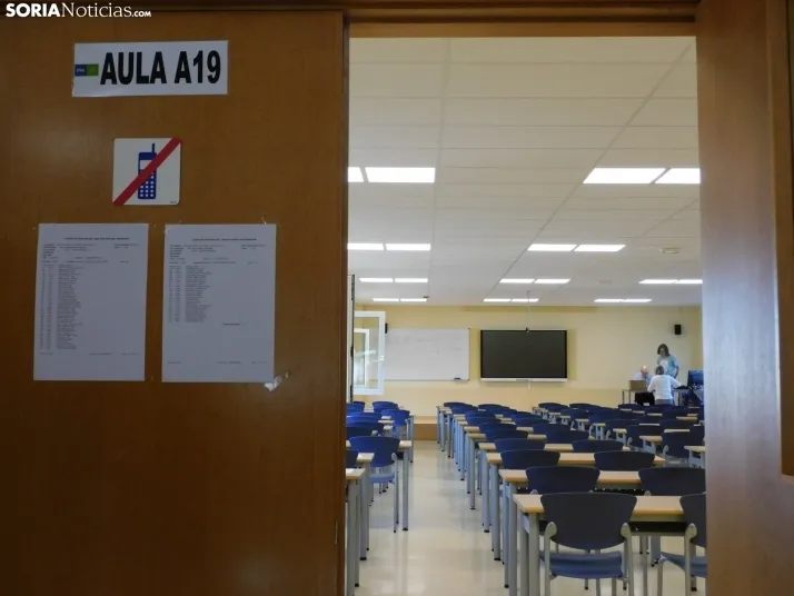 Cientos de aspirantes se examinan en Soria para optar a una plaza de Auxiliar Administrativo de la Junta de Ca