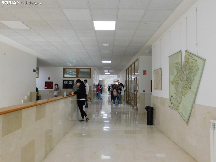 Cientos de aspirantes se examinan en Soria para optar a una plaza de Auxiliar Administrativo de la Junta de Ca