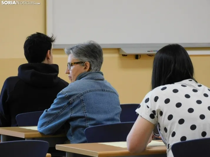 Cientos de aspirantes se examinan en Soria para optar a una plaza de Auxiliar Administrativo de la Junta de Ca