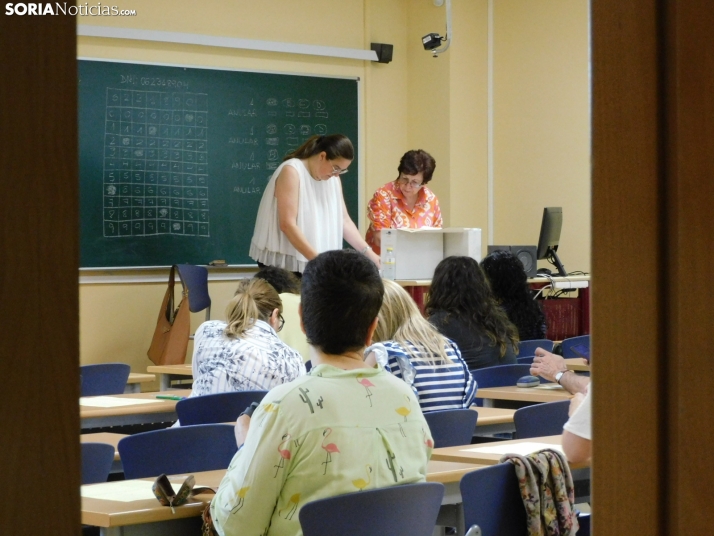Cientos de aspirantes se examinan en Soria para optar a una plaza de Auxiliar Administrativo de la Junta de Ca