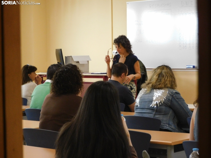 Cientos de aspirantes se examinan en Soria para optar a una plaza de Auxiliar Administrativo de la Junta de Ca