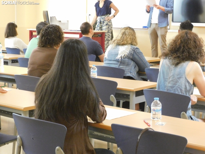 Cientos de aspirantes se examinan en Soria para optar a una plaza de Auxiliar Administrativo de la Junta de Ca