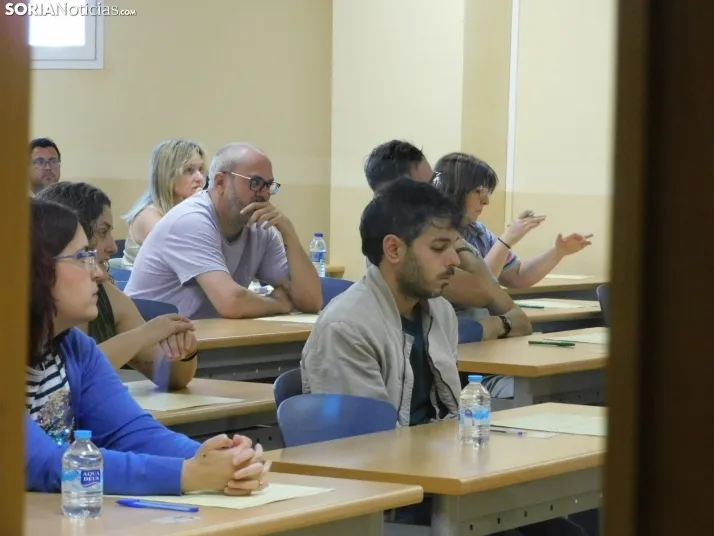 Cientos de aspirantes se examinan en Soria para optar a una plaza de Auxiliar Administrativo de la Junta de Ca