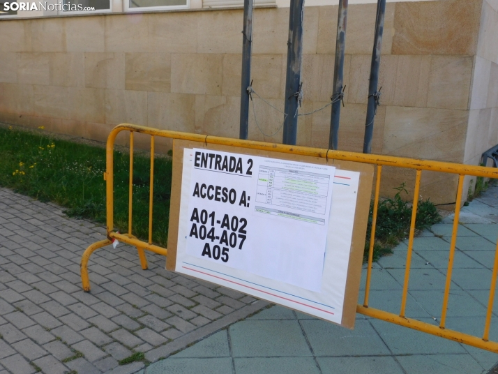 Cientos de aspirantes se examinan en Soria para optar a una plaza de Auxiliar Administrativo de la Junta de Ca