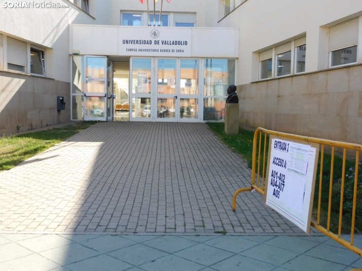 Cientos de aspirantes se examinan en Soria para optar a una plaza de Auxiliar Administrativo de la Junta de Ca