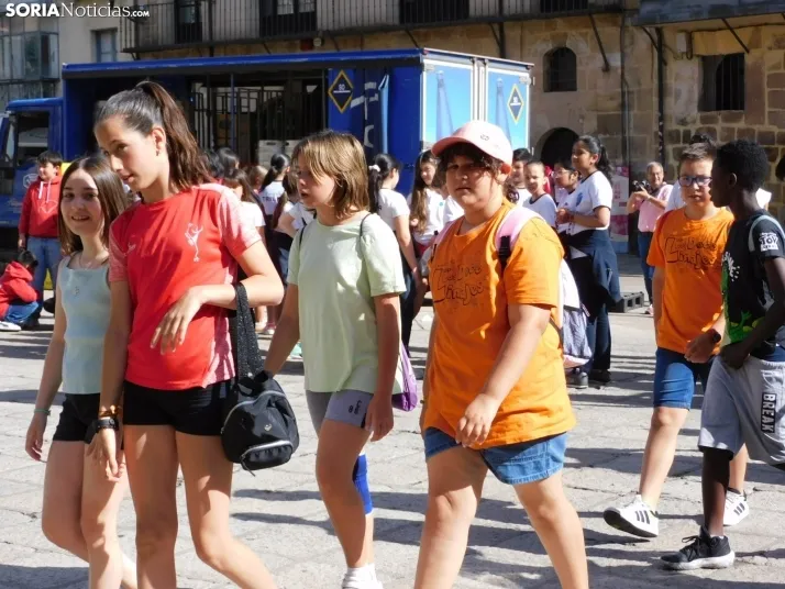 EN FOTOS | 350 ni&ntilde;os y ni&ntilde;as descubren los veh&iacute;culos de la Polic&iacute;a Local mientras 