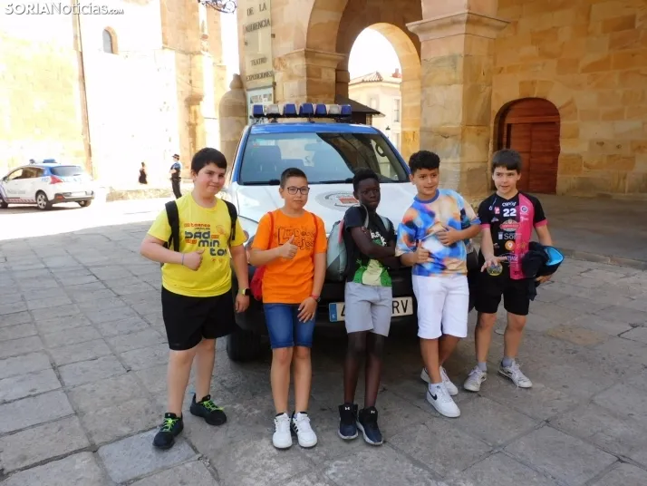 EN FOTOS | 350 ni&ntilde;os y ni&ntilde;as descubren los veh&iacute;culos de la Polic&iacute;a Local mientras 