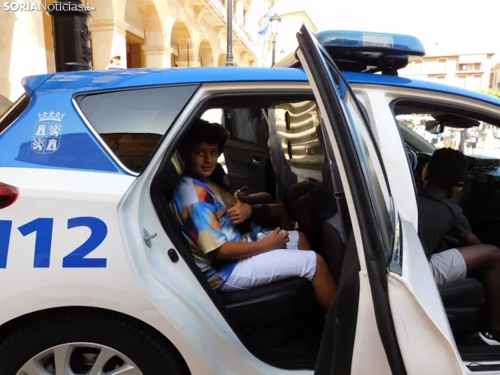 EN FOTOS | 350 ni&ntilde;os y ni&ntilde;as descubren los veh&iacute;culos de la Polic&iacute;a Local mientras 