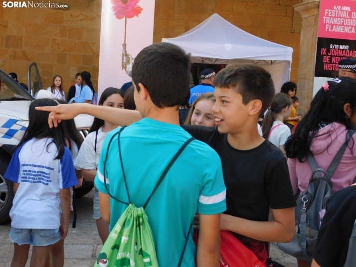 EN FOTOS | 350 ni&ntilde;os y ni&ntilde;as descubren los veh&iacute;culos de la Polic&iacute;a Local mientras 