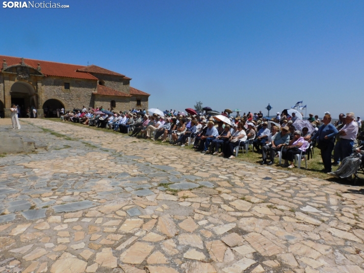 Fotos: Cientos de fieles acuden a la Romer&iacute;a de la Virgen de Inodejo