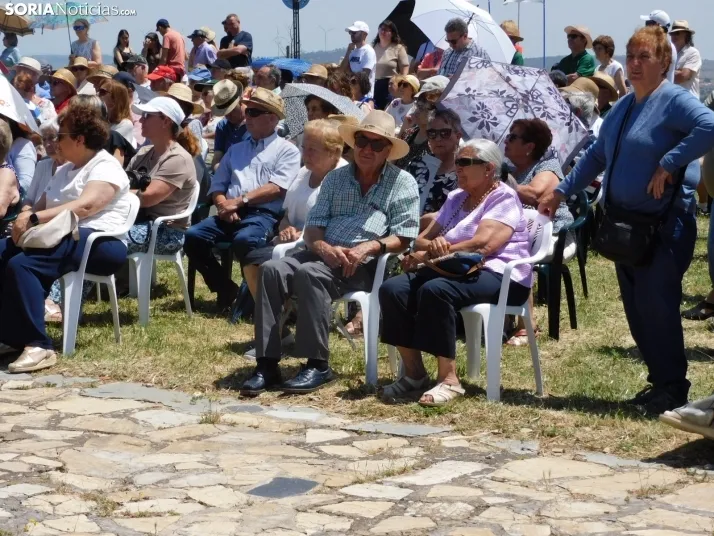 Fotos: Cientos de fieles acuden a la Romer&iacute;a de la Virgen de Inodejo