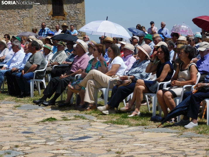Fotos: Cientos de fieles acuden a la Romer&iacute;a de la Virgen de Inodejo