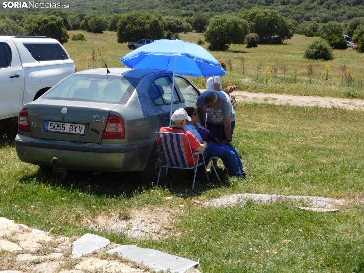 Fotos: Cientos de fieles acuden a la Romer&iacute;a de la Virgen de Inodejo
