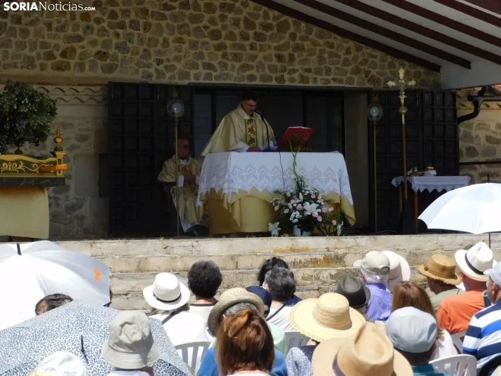 Fotos: Cientos de fieles acuden a la Romer&iacute;a de la Virgen de Inodejo