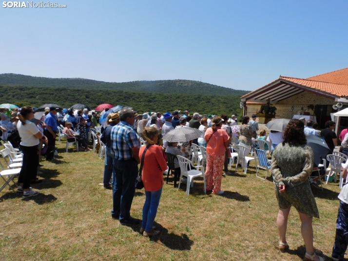 Fotos: Cientos de fieles acuden a la Romer&iacute;a de la Virgen de Inodejo
