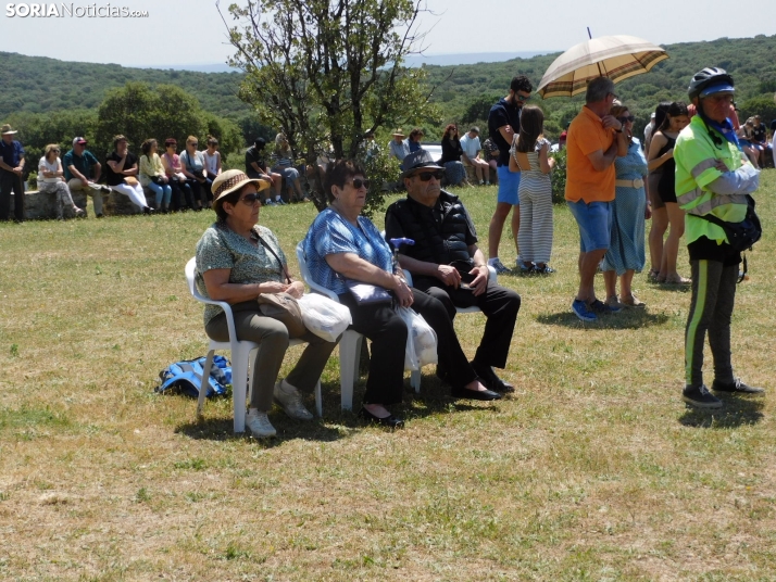 Fotos: Cientos de fieles acuden a la Romer&iacute;a de la Virgen de Inodejo