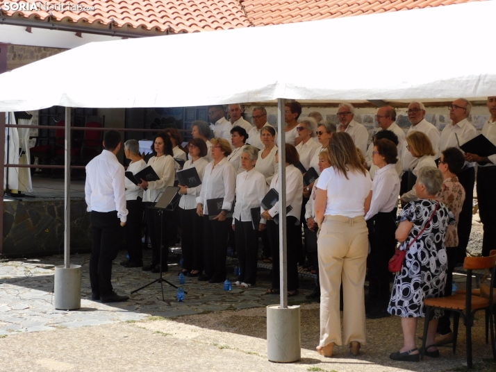 Fotos: Cientos de fieles acuden a la Romer&iacute;a de la Virgen de Inodejo