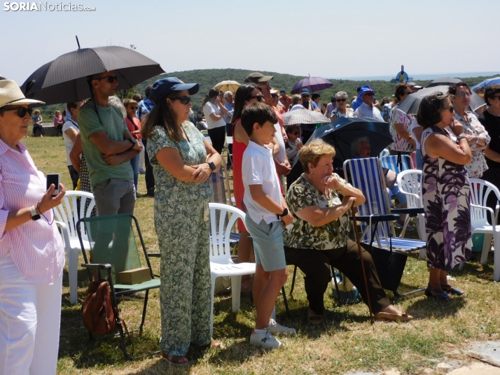 Fotos: Cientos de fieles acuden a la Romer&iacute;a de la Virgen de Inodejo
