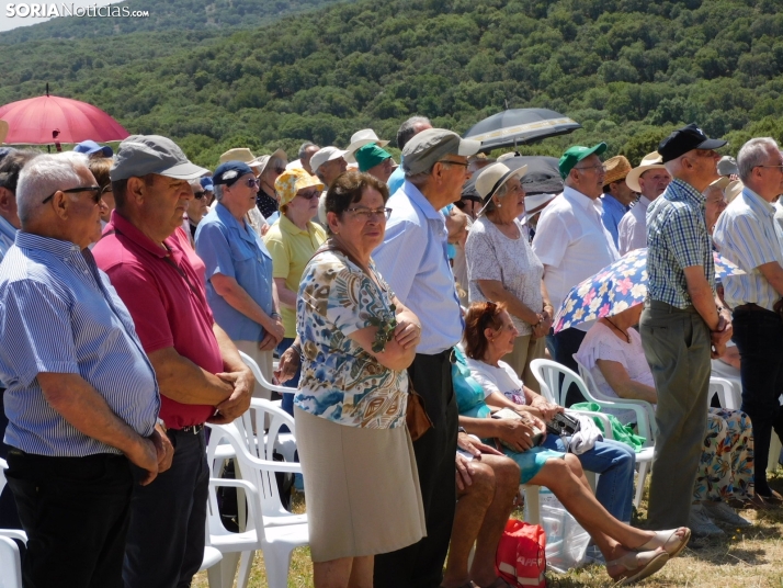 Fotos: Cientos de fieles acuden a la Romer&iacute;a de la Virgen de Inodejo