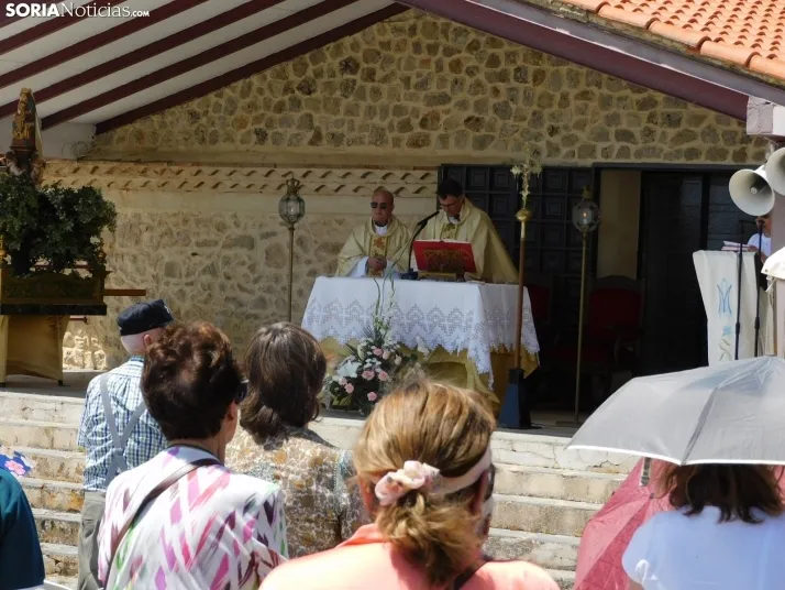 Fotos: Cientos de fieles acuden a la Romer&iacute;a de la Virgen de Inodejo